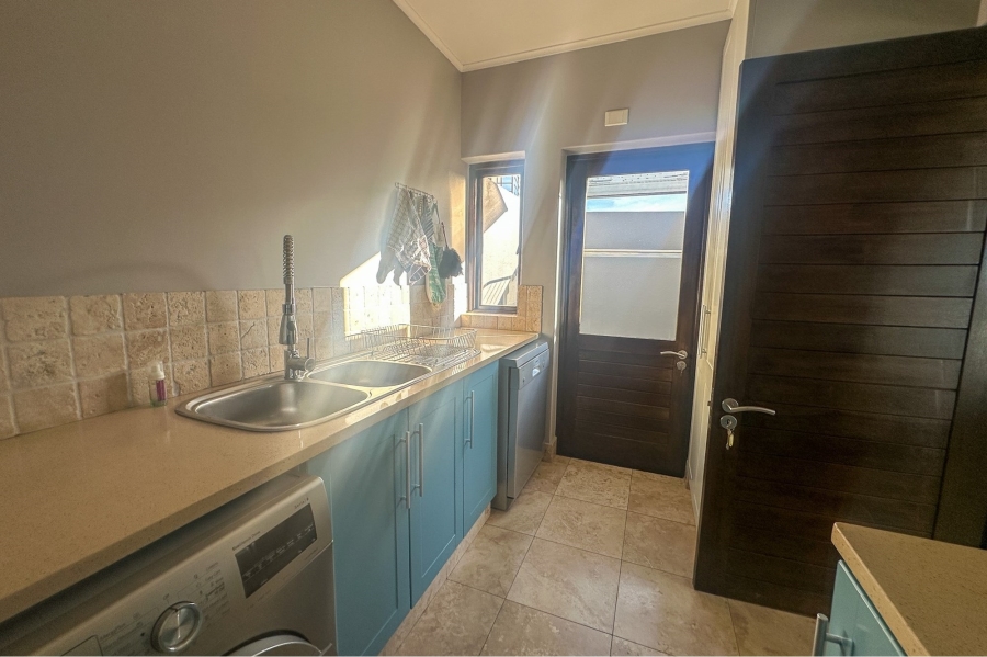 5 Bedroom Property for Sale in Oubaai Western Cape